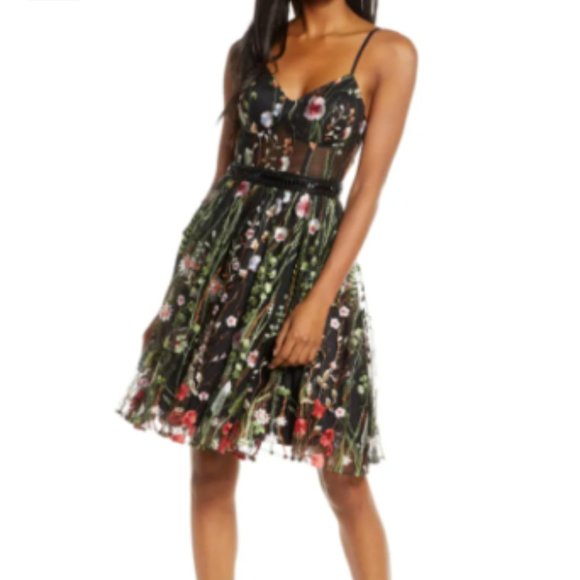 MAC DUGGAL EMBROIDERED FLORAL FIT & FLARE COCKTAIL DRESS sz 2 - Picture 1 of 7